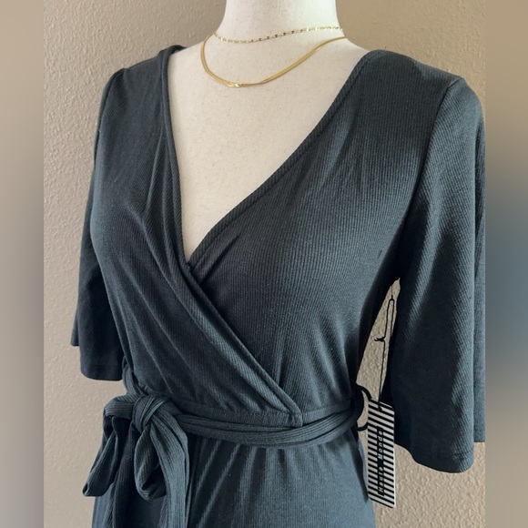 Soft stretchy wide leg jumpsuit in black - Picture 6 of 9